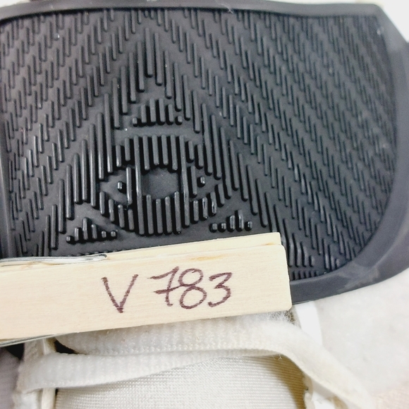 Nike Kyrie 6 White Black Lace Up Logo Basketball Mid Top Sneakers V783 - Picture 12 of 12